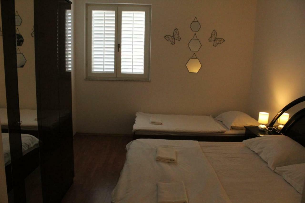 Pirovic Apartman *